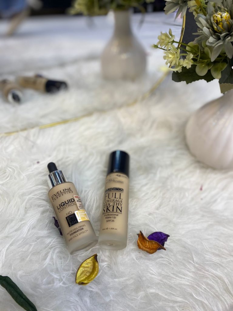 مستحضر Eveline Liquid Control HD Foundation، وتحتوي على قطارة. يحمل المستحضر وصف "قطرات أساسية طويلة الأمد" اصلي