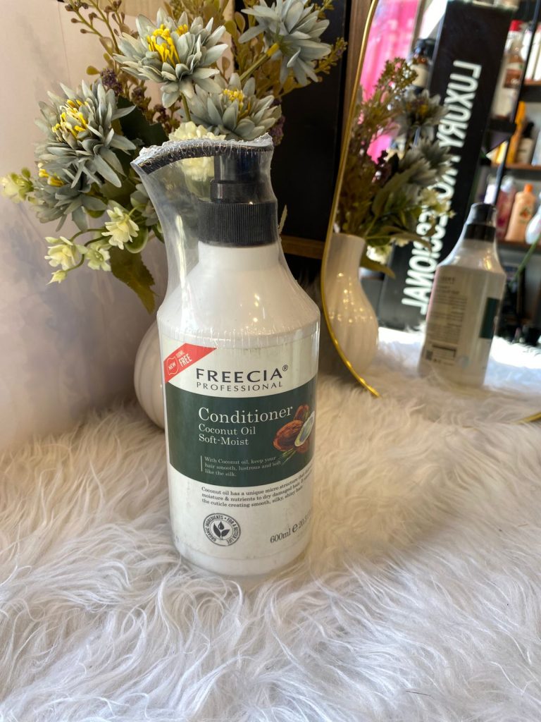 فريشيا - بلسم زيت جوز الهند (Coconut Oil Soft-Moist Conditioner) الحجم: 600 مل