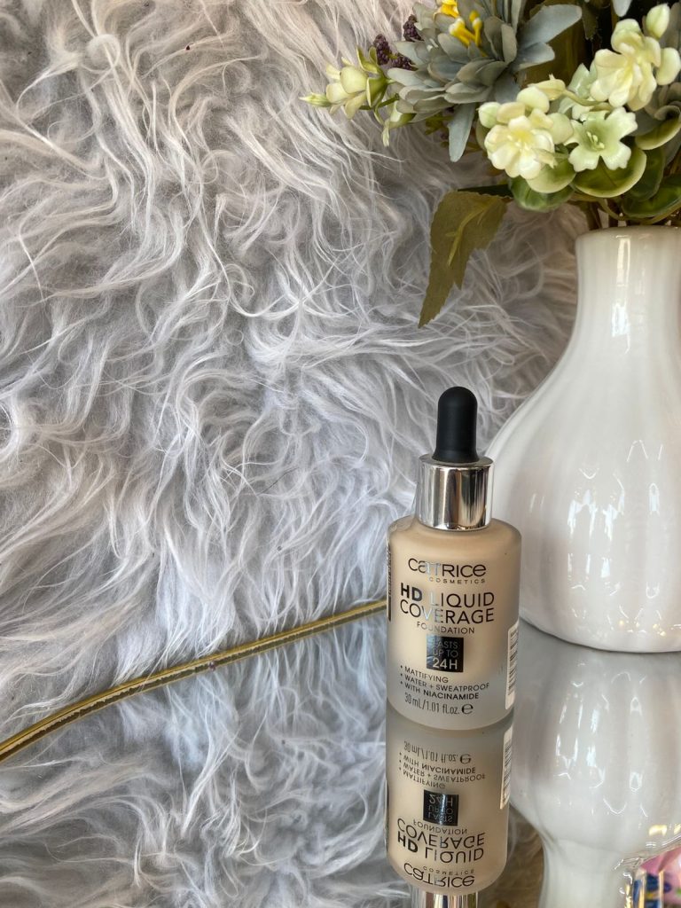 فونديشن للبشرة Catrice HD Liquid Coverage Foundation.