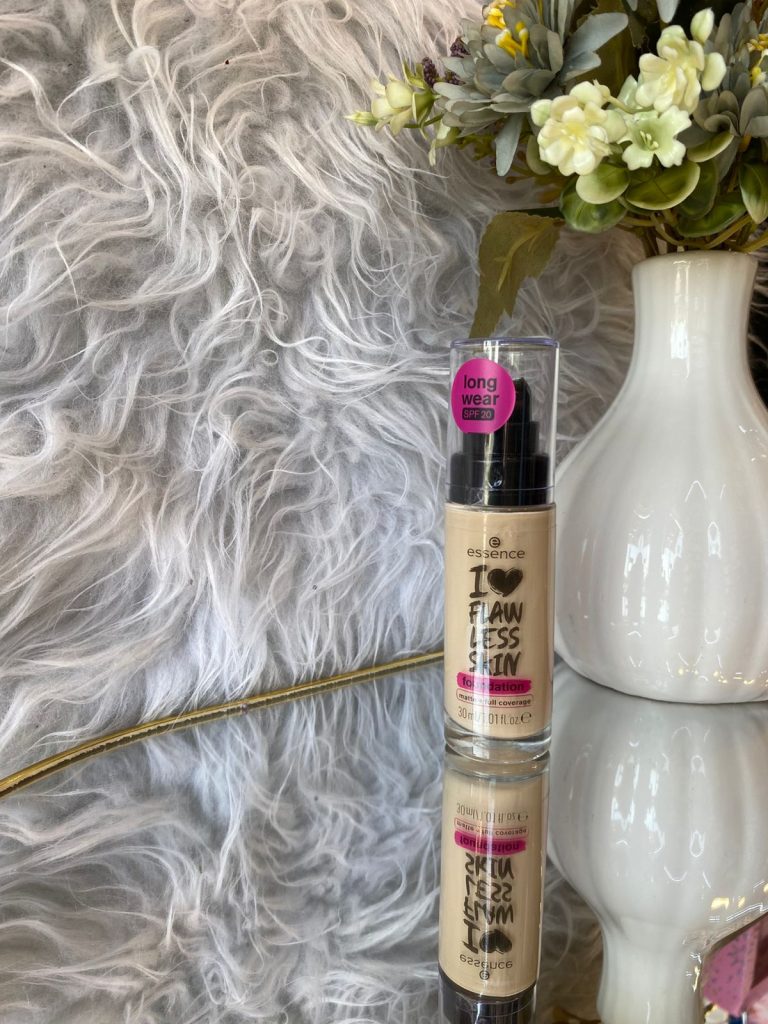 كريم أساس من ماركة Essence تحت اسم "I Love Flawless Skin