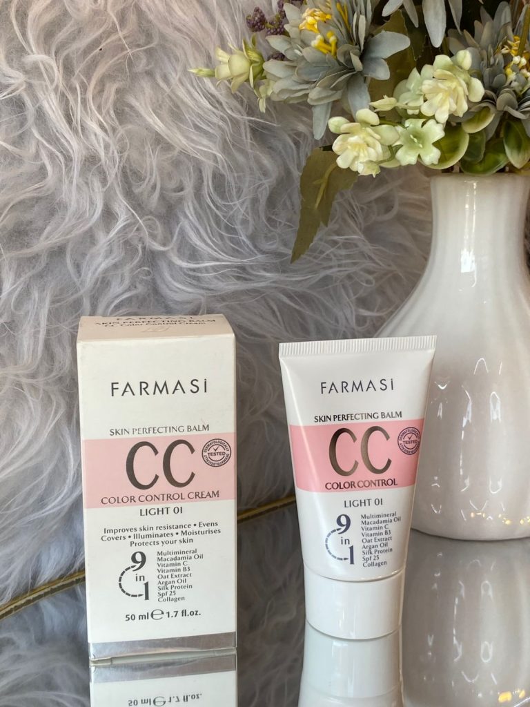 كريم "FARMASI Skin Perfecting Balm CC Color Control Cream" باللون "Light Oil".
