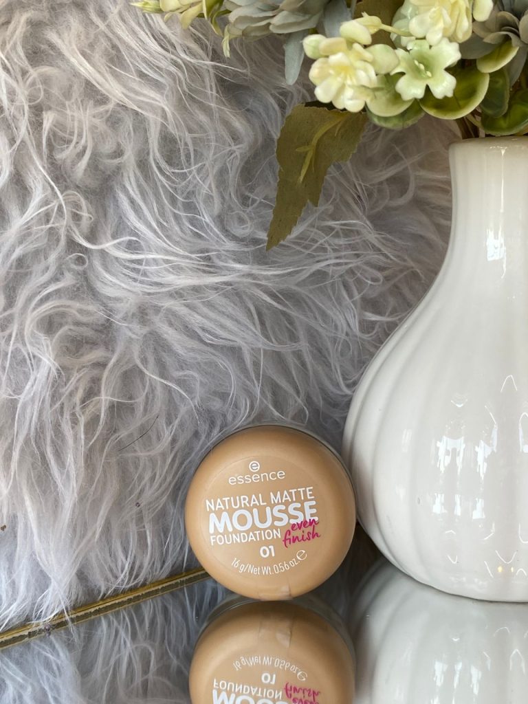 فونديشن Essence Natural Matte Mousse Foundation